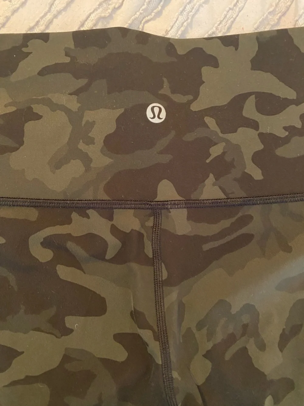 lululemon athletica size 8 Wunder Under HR 21” Camo leggings Style LW6AYJS